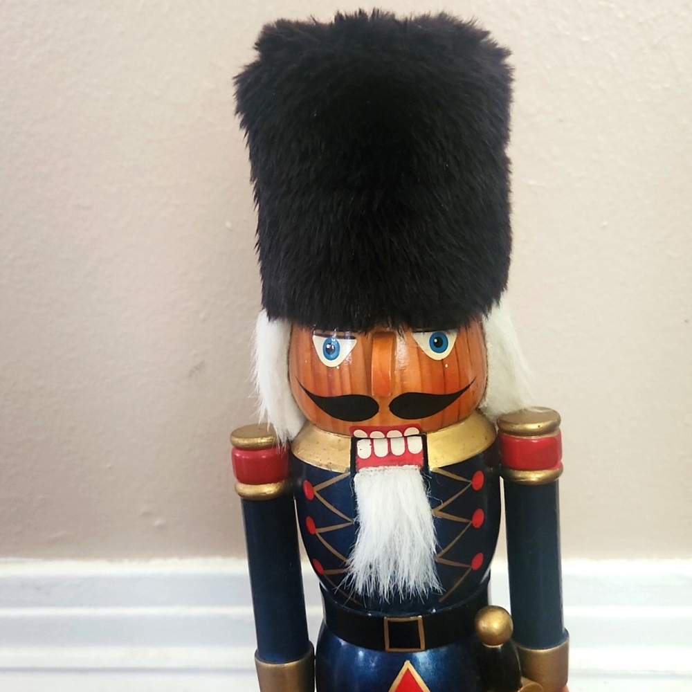 Nutcracker - Picture 5 of 5